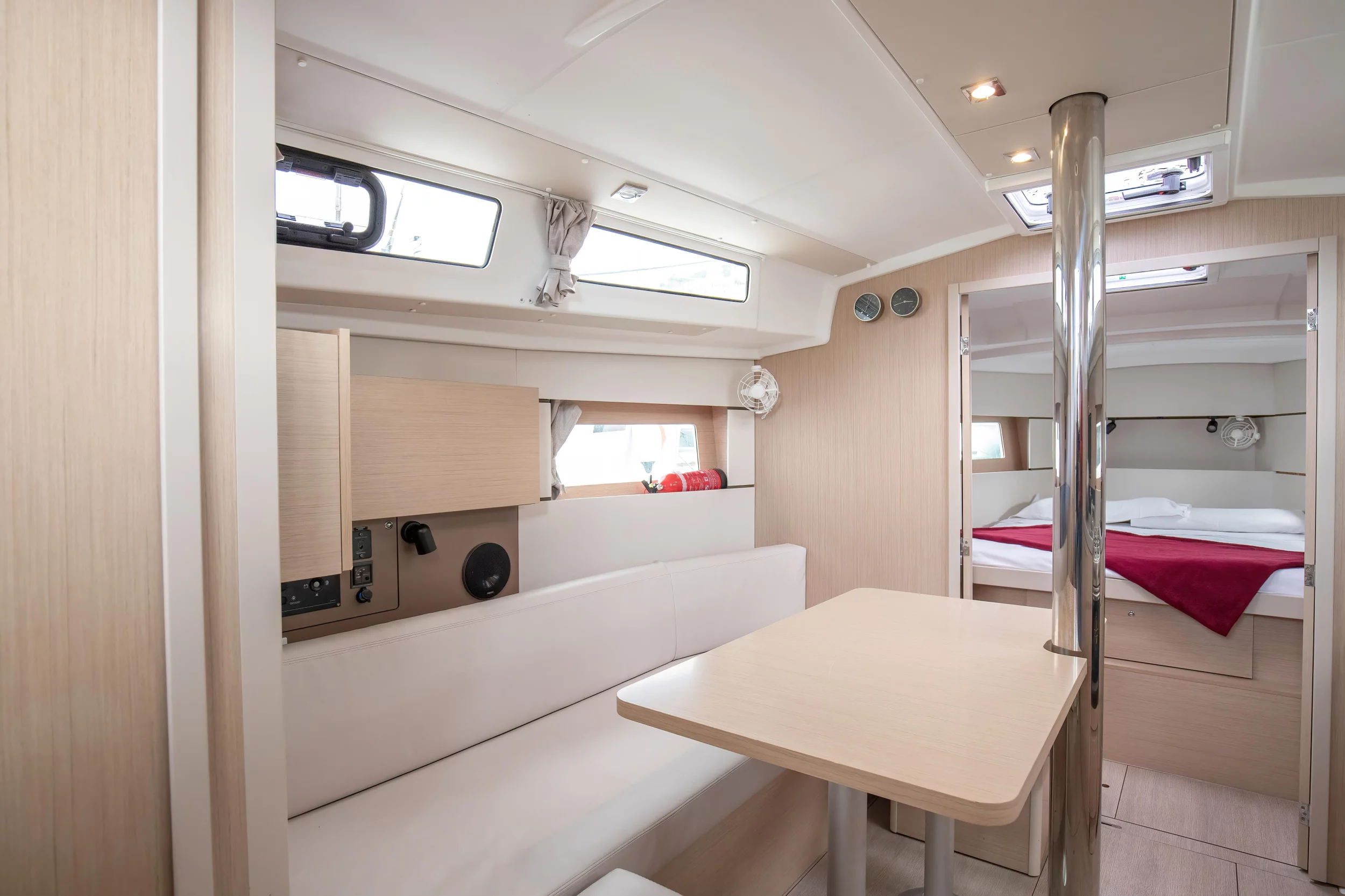 Oceanis 38.1 (Eos - Comfort line)  - 26