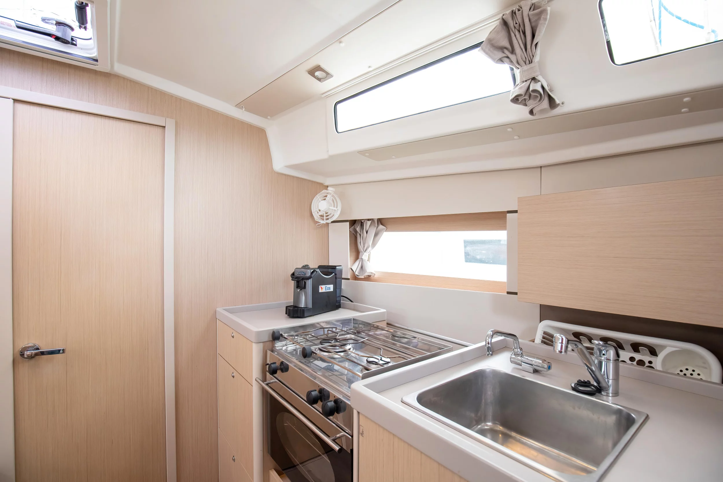 Oceanis 38.1 (Eos - Comfort line)  - 8