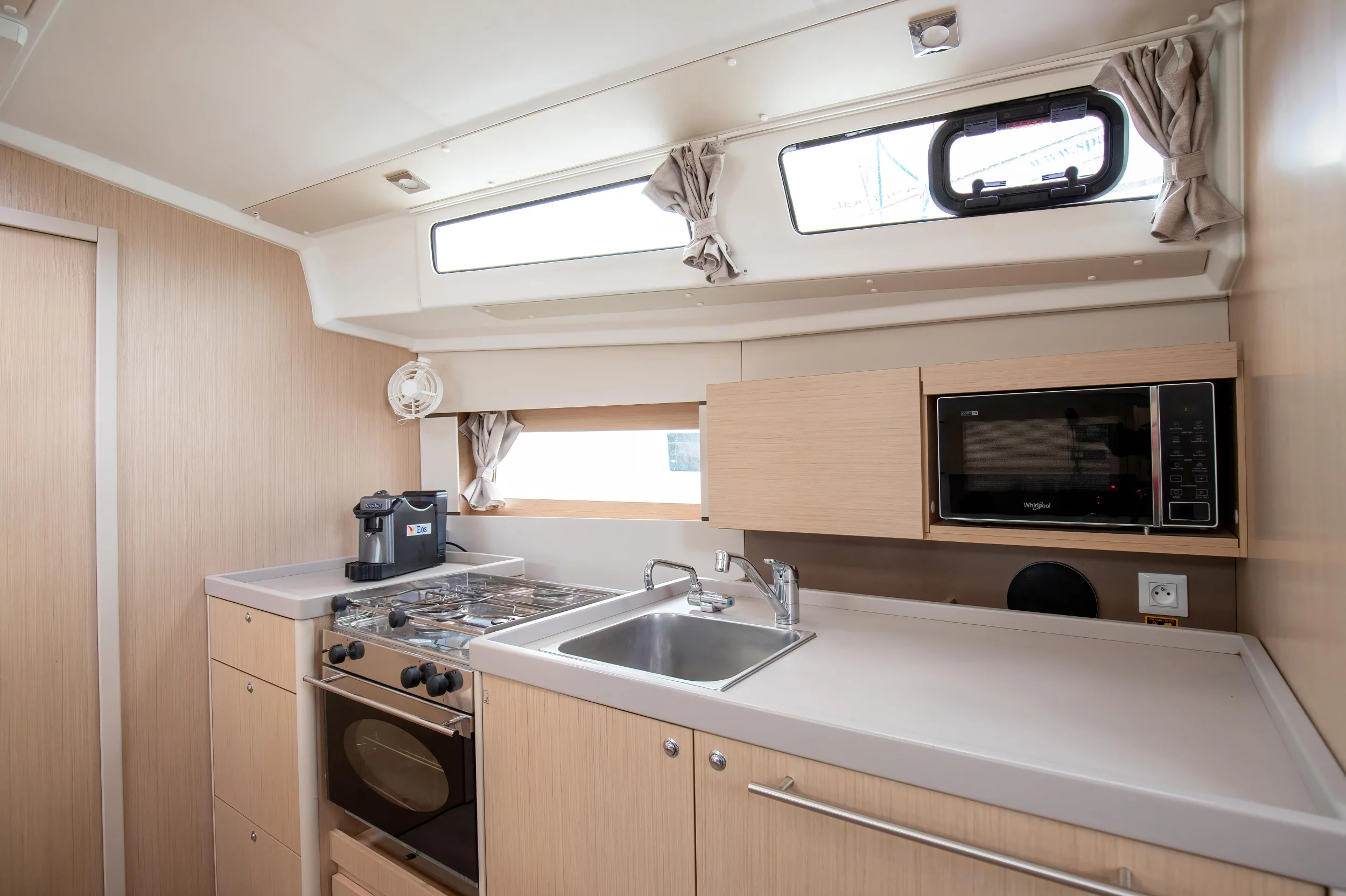 Oceanis 38.1 (Eos - Comfort line)  - 3