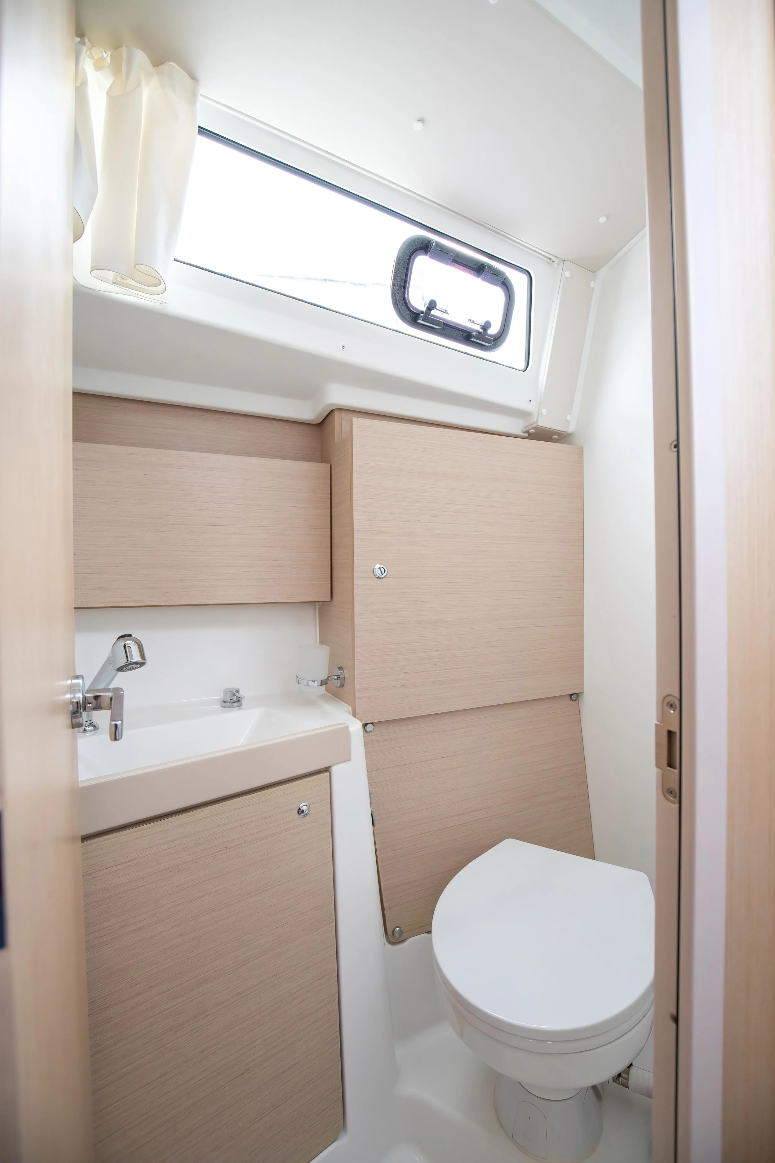 Oceanis 38.1 (Eos - Comfort line)  - 10