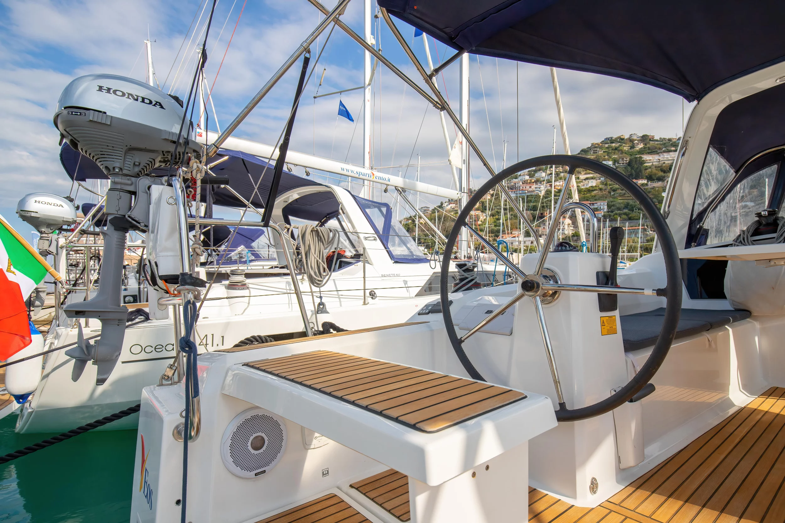 Oceanis 38.1 (Eos - Comfort line)  - 4