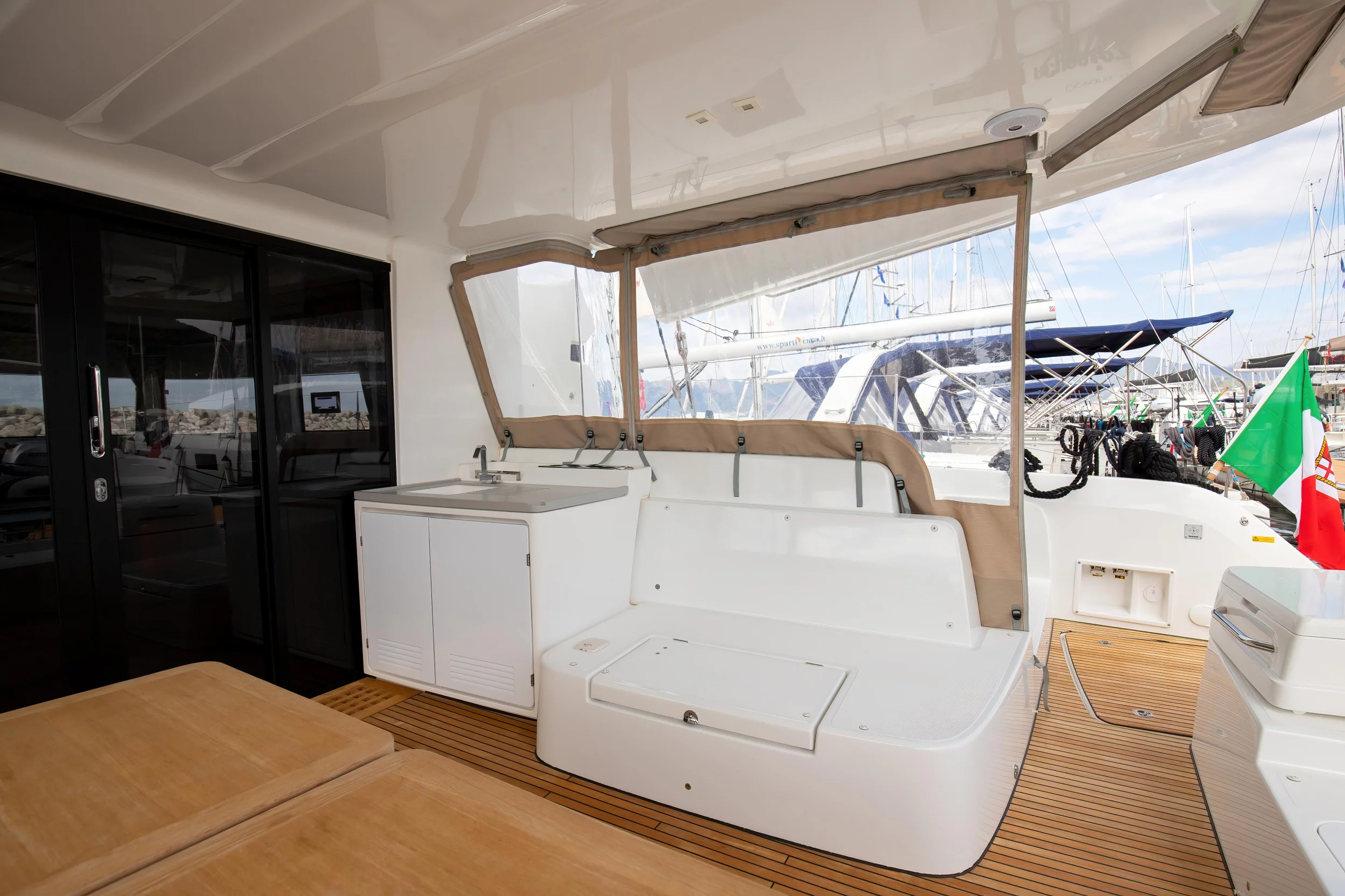 Lagoon 50 (6 cab) (Finocchietto - Premium Crewed Line)  - 22
