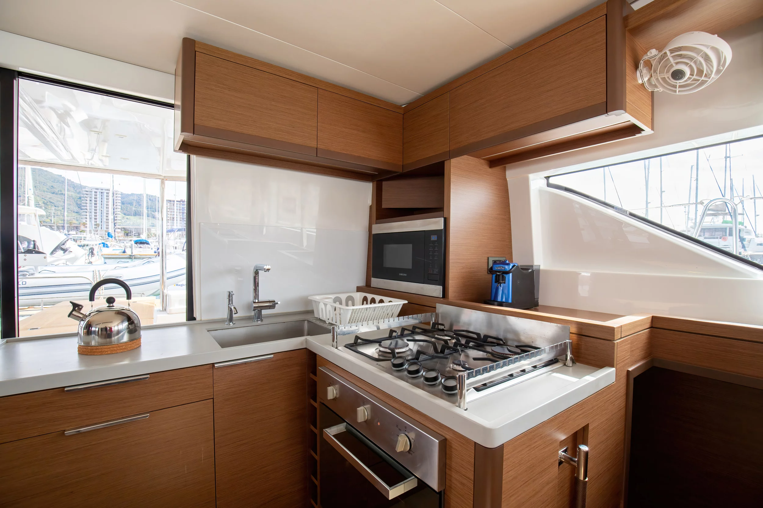 Lagoon 50 (6 cab) (Finocchietto - Premium Crewed Line)  - 18