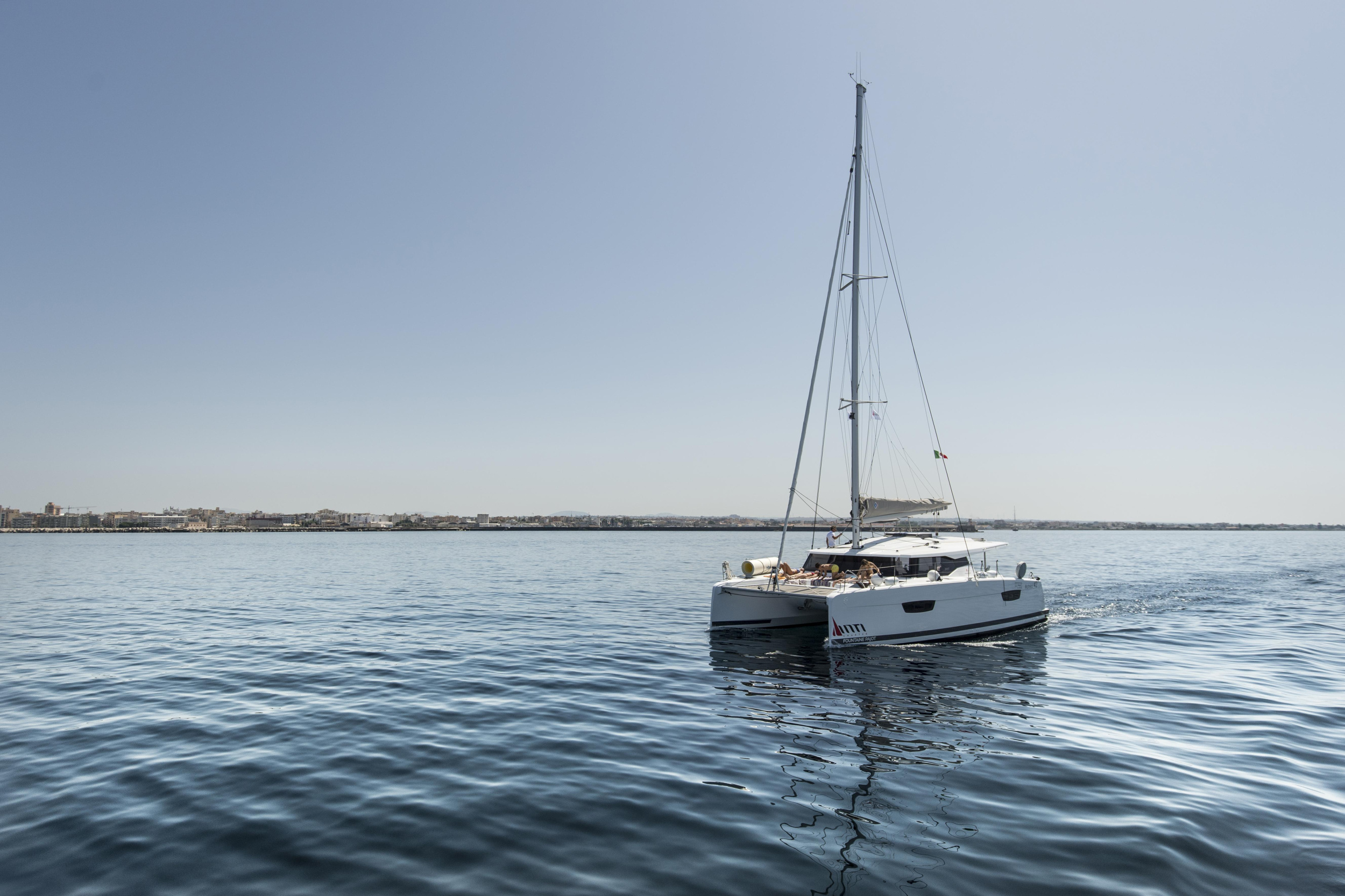Photo #6 - Fountaine Pajot Astréa 42 (Wm-Ac in dinette-Gen-Sol.Pan) (Astrea) in Castellamare del Golfo - 12855