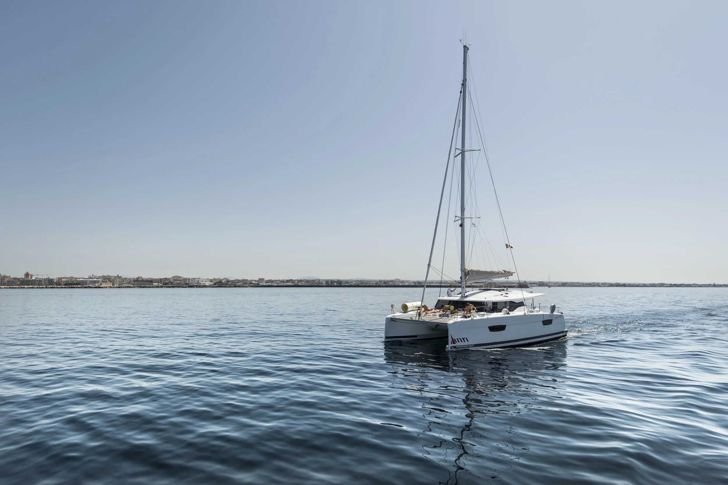 Fountaine Pajot Astréa 42 (Wm-Ac in dinette-Gen-Sol.Pan) (Astrea)  - 5