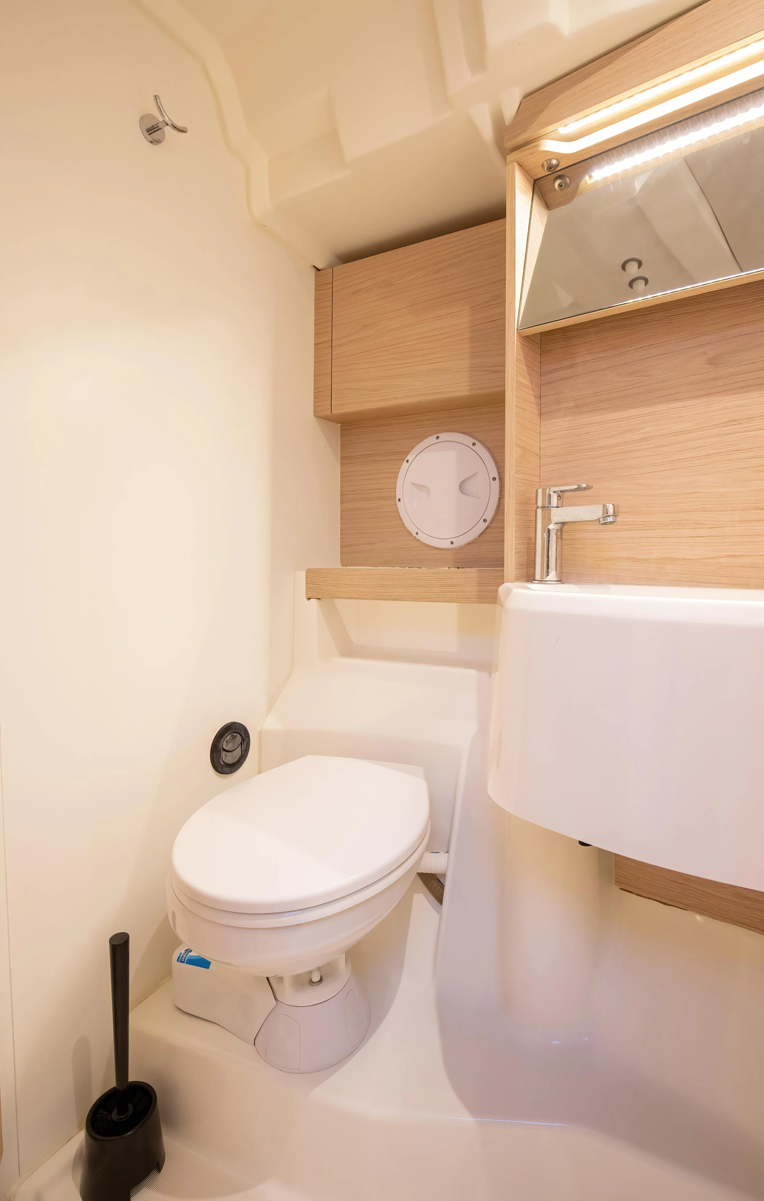 Oceanis 51.1 (4 cab) (Olimpia - Comfort line)  - 34