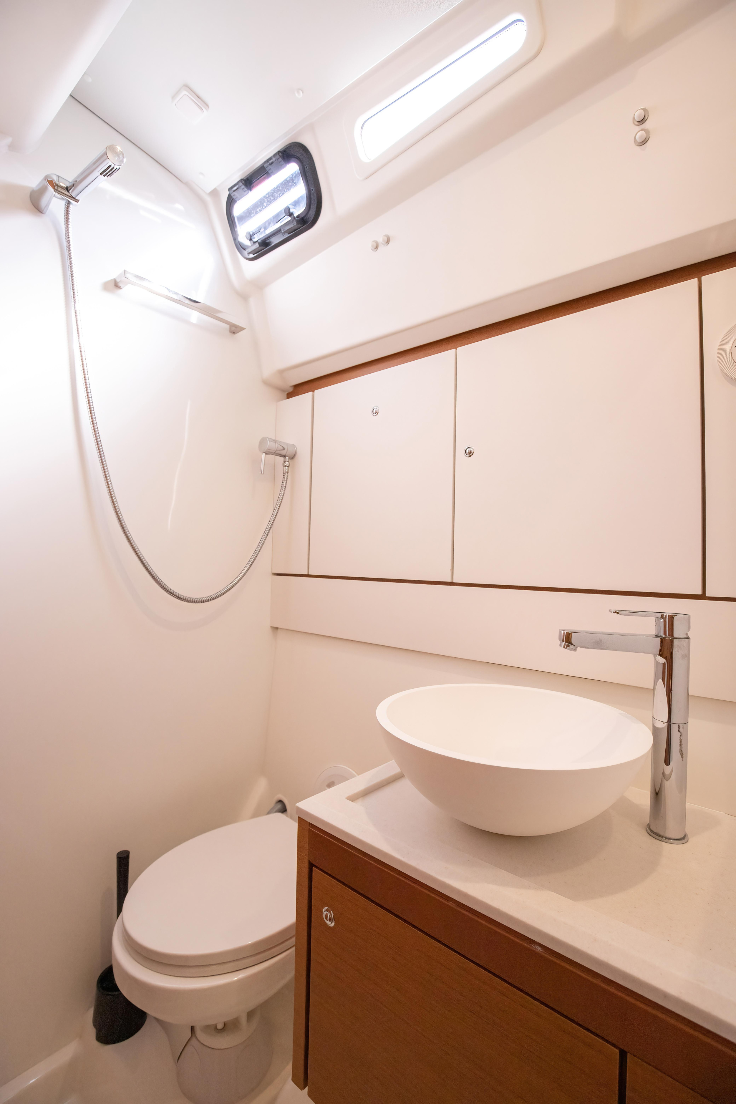 Photo #19 - Jeanneau 54 - 5cab (Psyche - Premium line) en Portorosa - 7230
