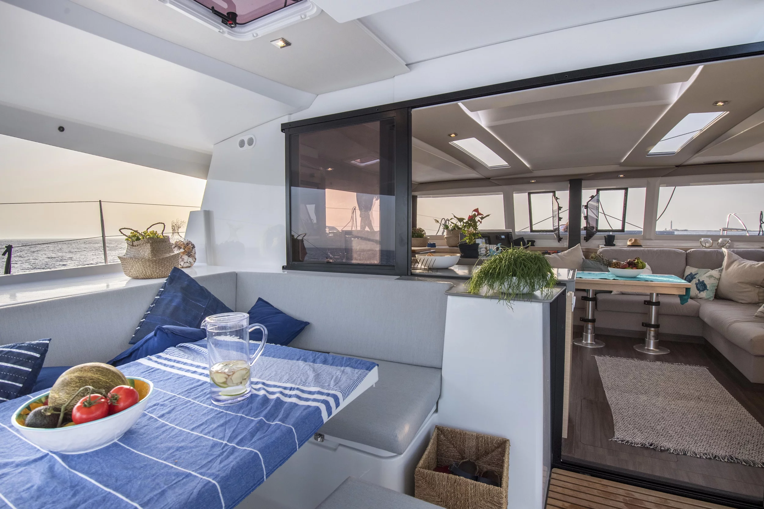 Fountaine Pajot Astréa 42 (Wm-Ac in dinette-Gen-Sol.Pan) (Astrea)  - 43