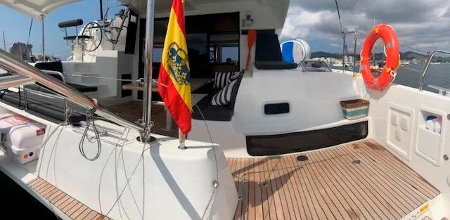 Lagoon 42 Version 3 Cabinas Full Equipe (Side)  - 8