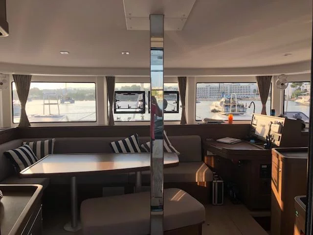 Lagoon 42 Version 3 Cabinas Full Equipe (Side)  - 7