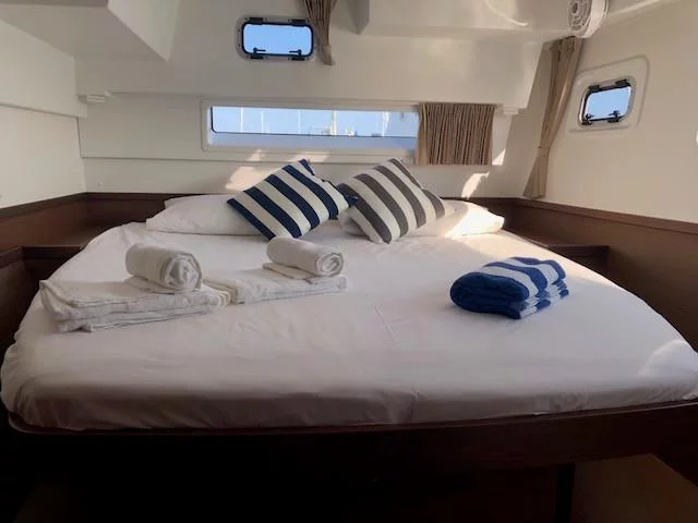 Lagoon 42 Version 3 Cabinas Full Equipe (Side)  - 6