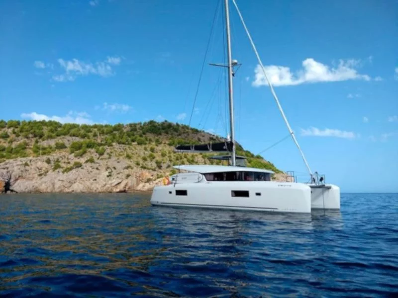 Lagoon 42 Version 3 Cabinas Full Equipe (Side) Main image - 0