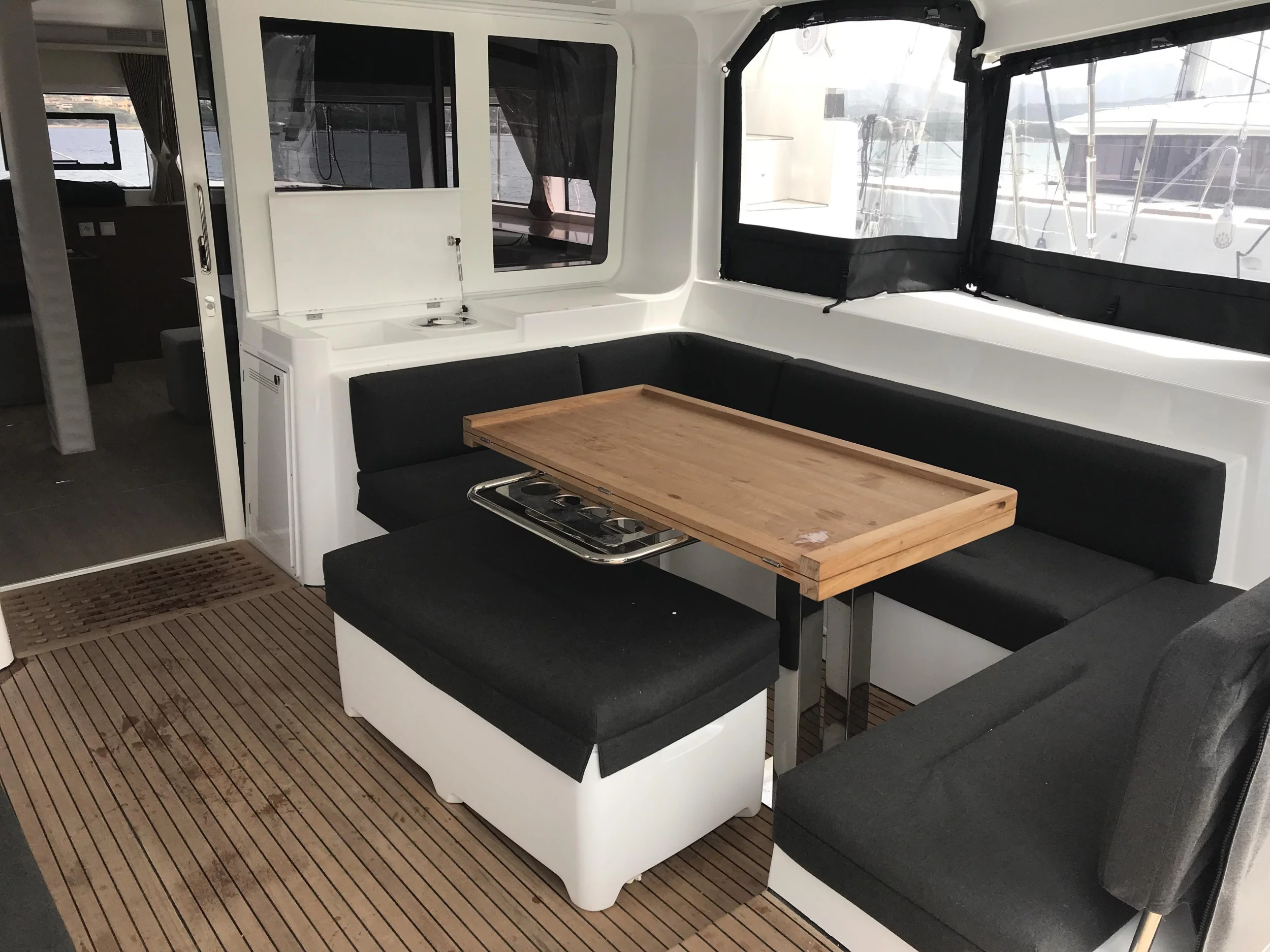 Lagoon 52F - 6 cab (Dugongo II (GND) (6 cab + 1 crew) (, WM, , Inverter, Tender Lift))  - 1