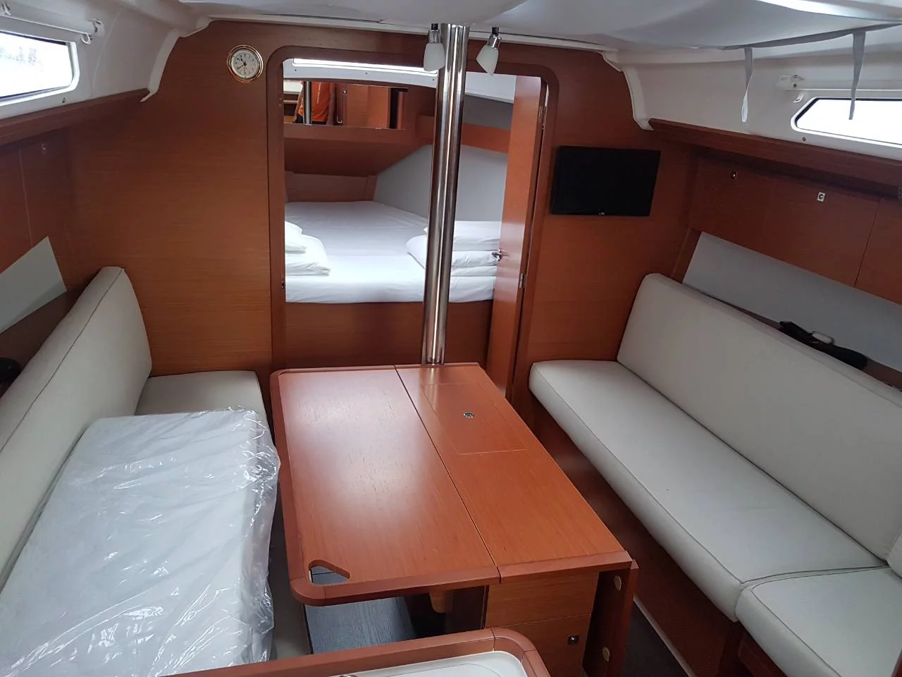 Dufour 360 Grand Large (Krka) Interior image - 12