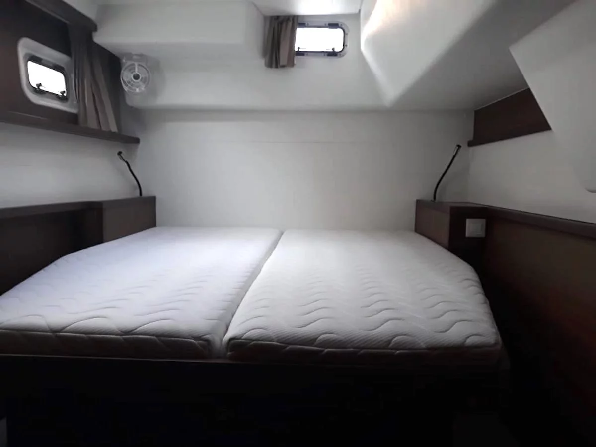 Lagoon 450F (Escapade)  - 3