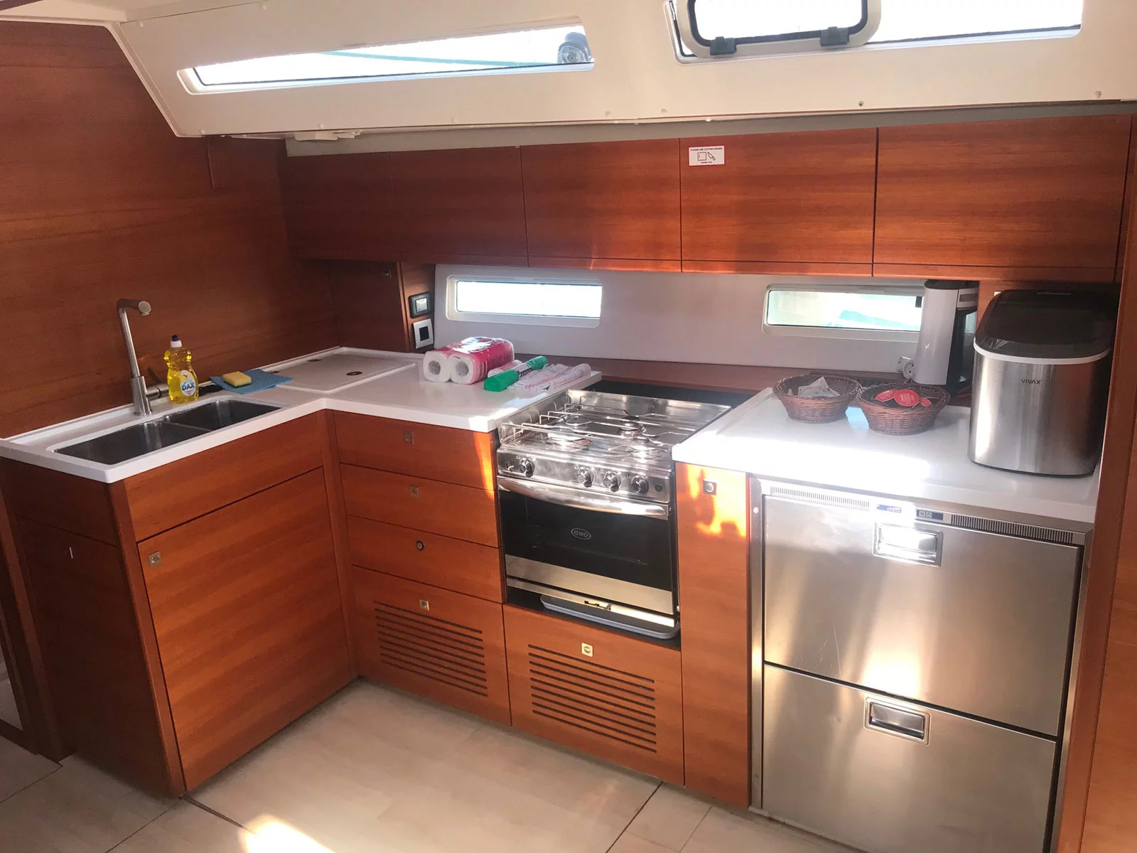More 55 (MORE AMORE) Interior image - 9