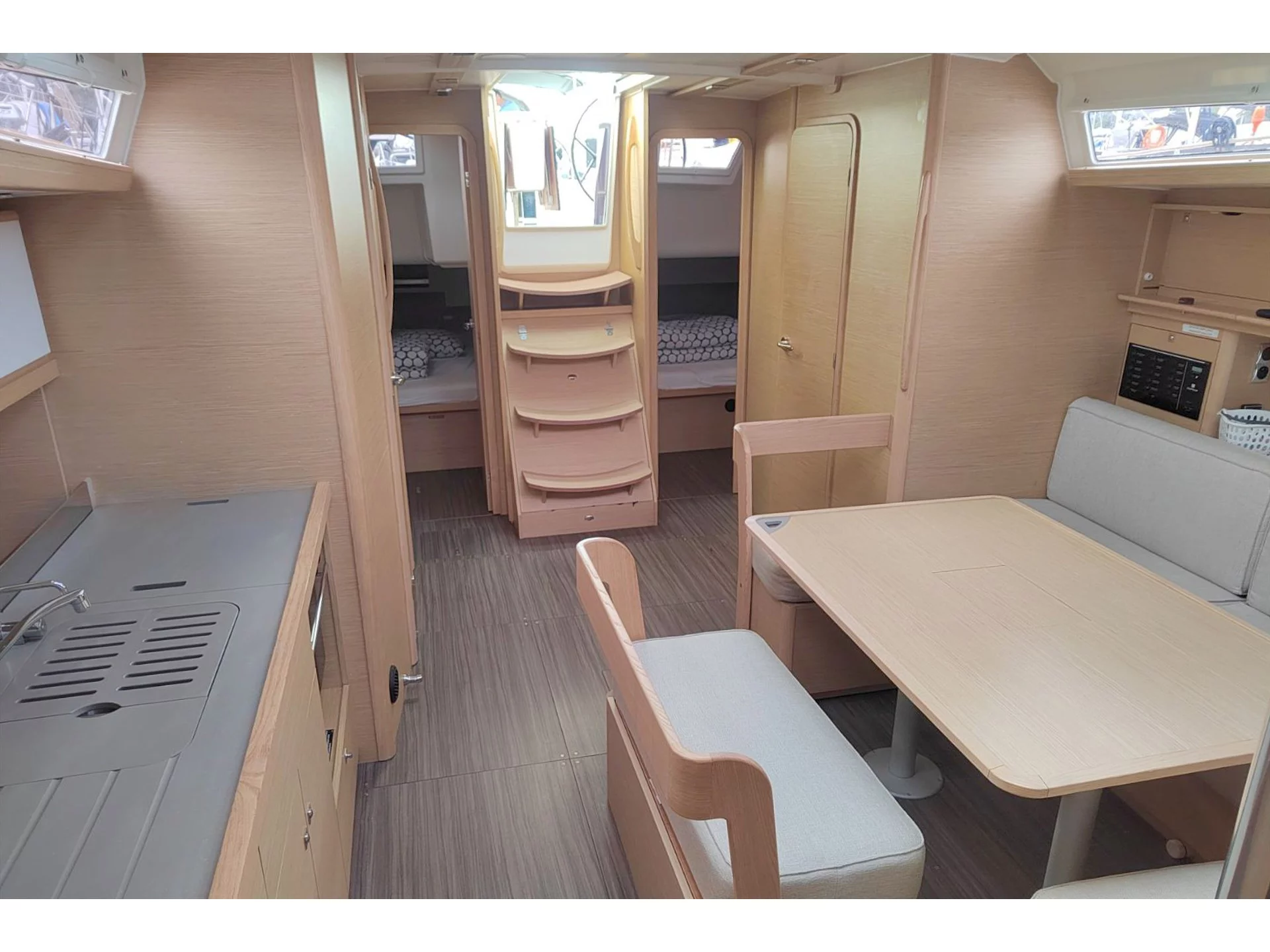 Dufour 430 (WHISKY) Interior image - 1