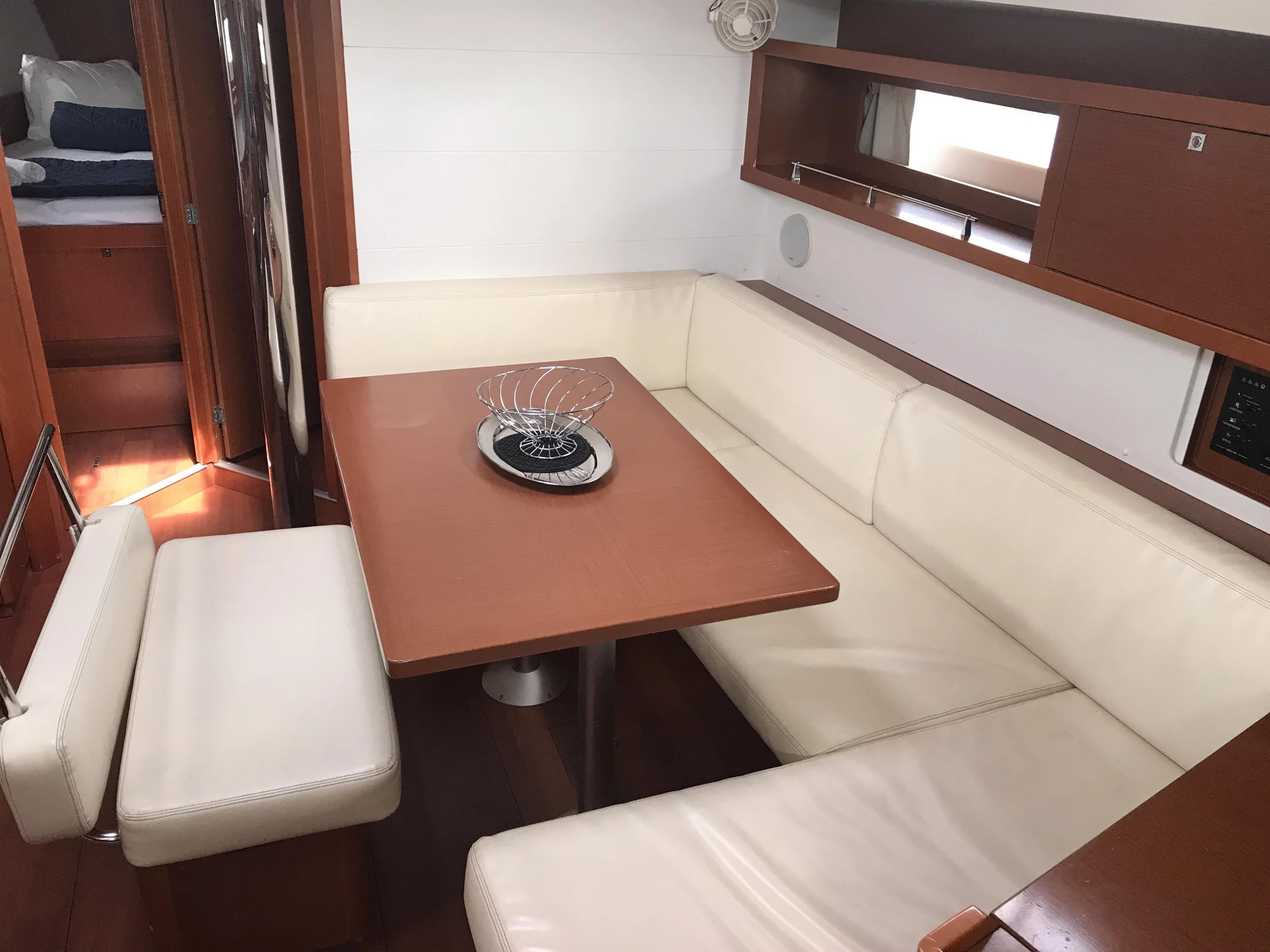 Oceanis 45 (Alnair) Interior image - 2
