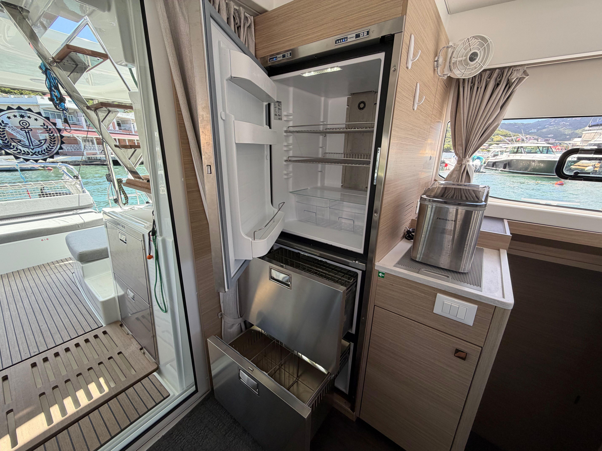 Lagoon 43 (Owners Version) — photo 4