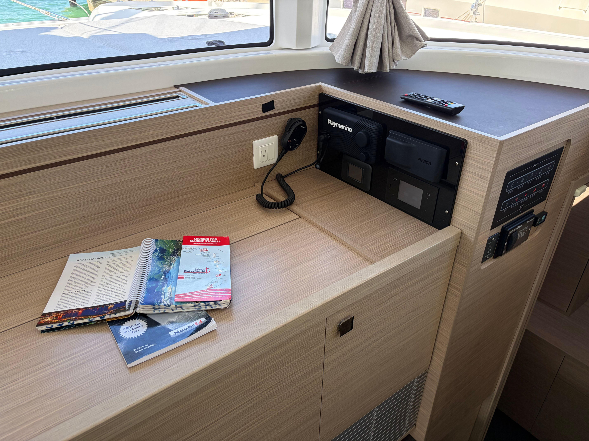 Lagoon 43 (Owners Version) — photo 9