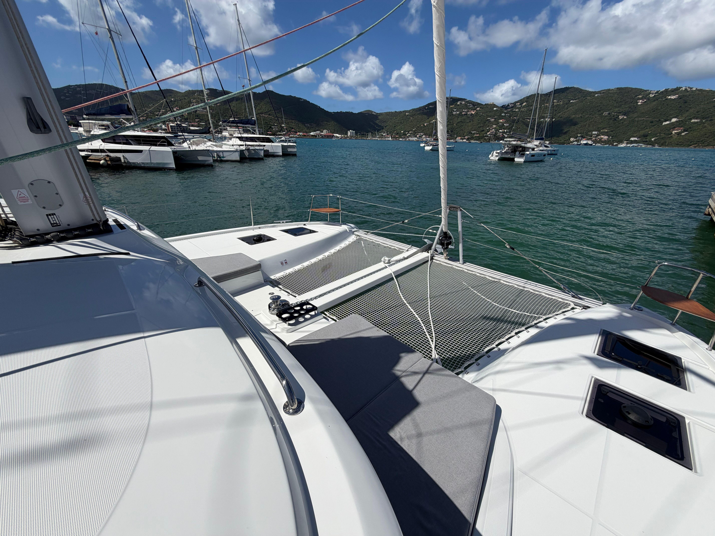 Lagoon 43 (Owners Version) — photo 3
