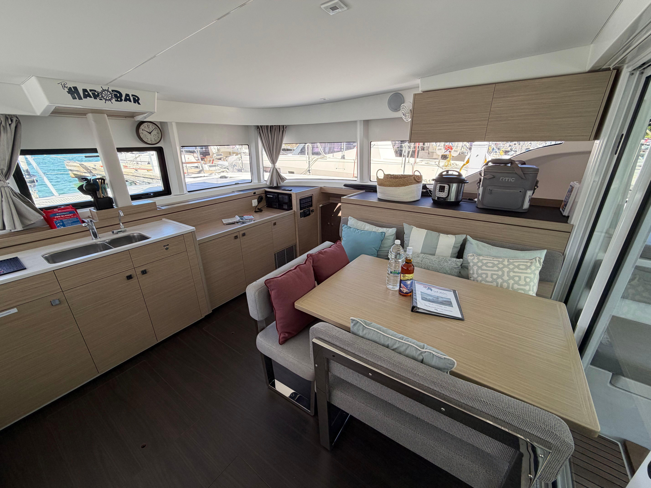 Lagoon 43 (Owners Version) — photo 25