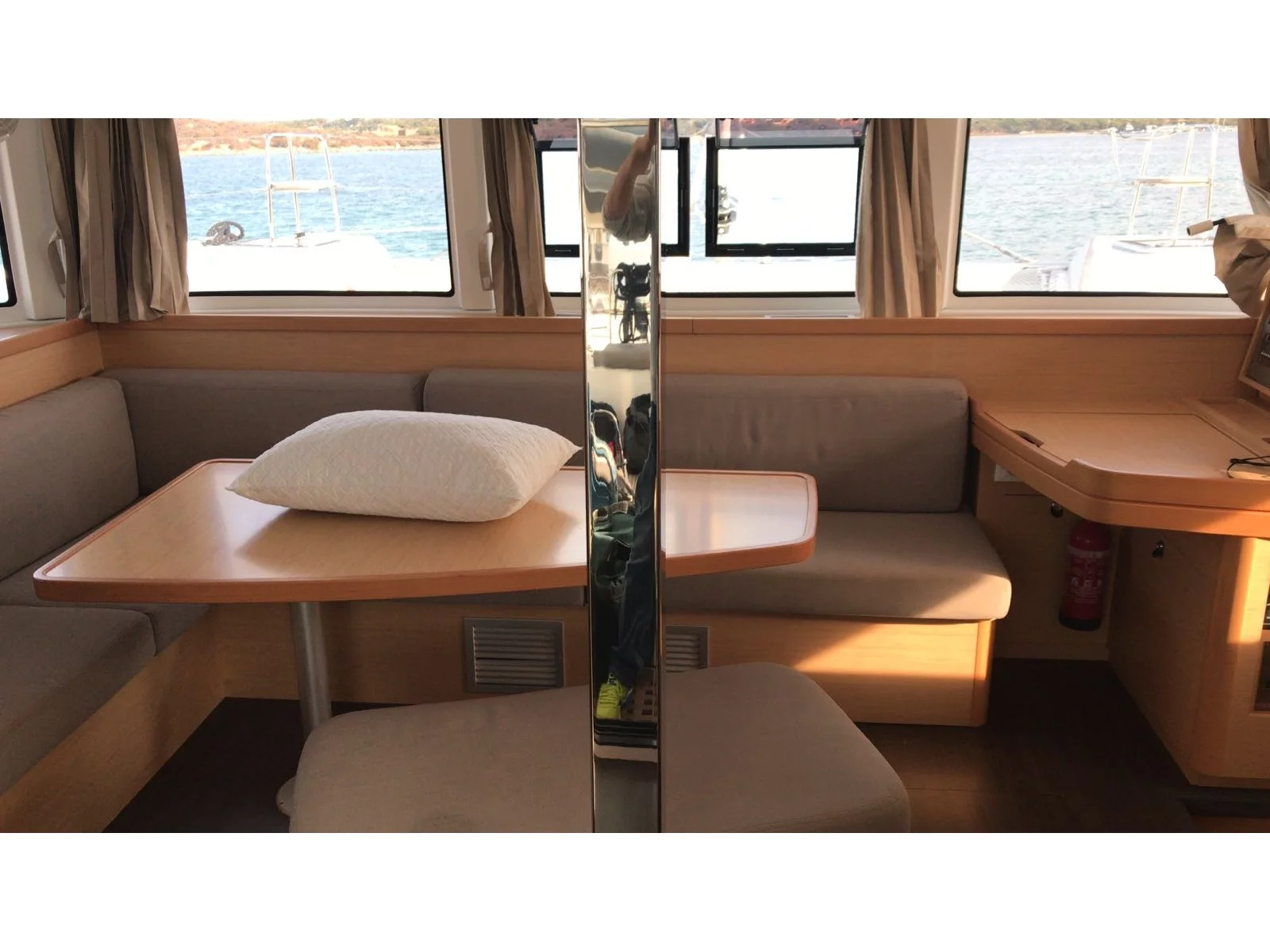 Lagoon 42 (Benetnash II (GND) (, WM, , Inverter)) Interior image - 2