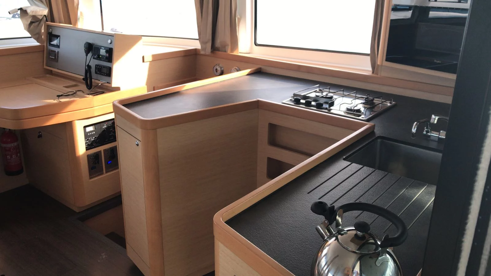 Lagoon 42 (Benetnash II (GND) (, WM, , Inverter))  - 9