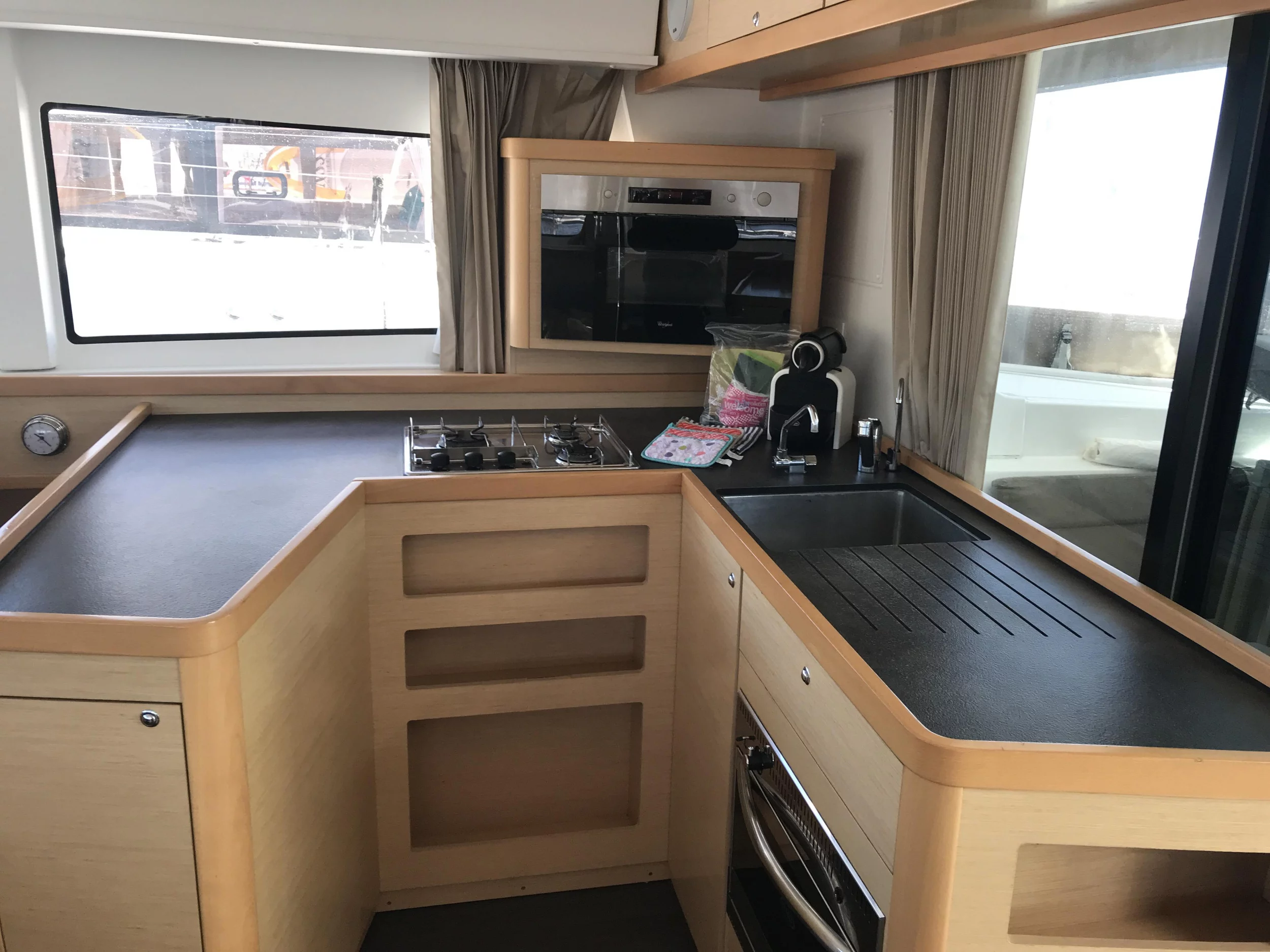Lagoon 42 (Benetnash II (GND) (, WM, , Inverter))  - 14