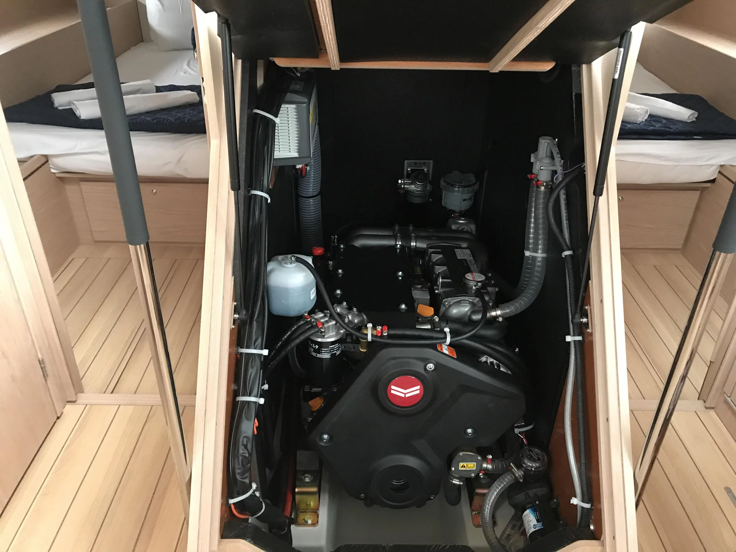 Oceanis 51.1 (Gacrux)  - 14