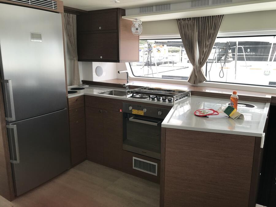 Lagoon 52F - 6 cab — photo 14