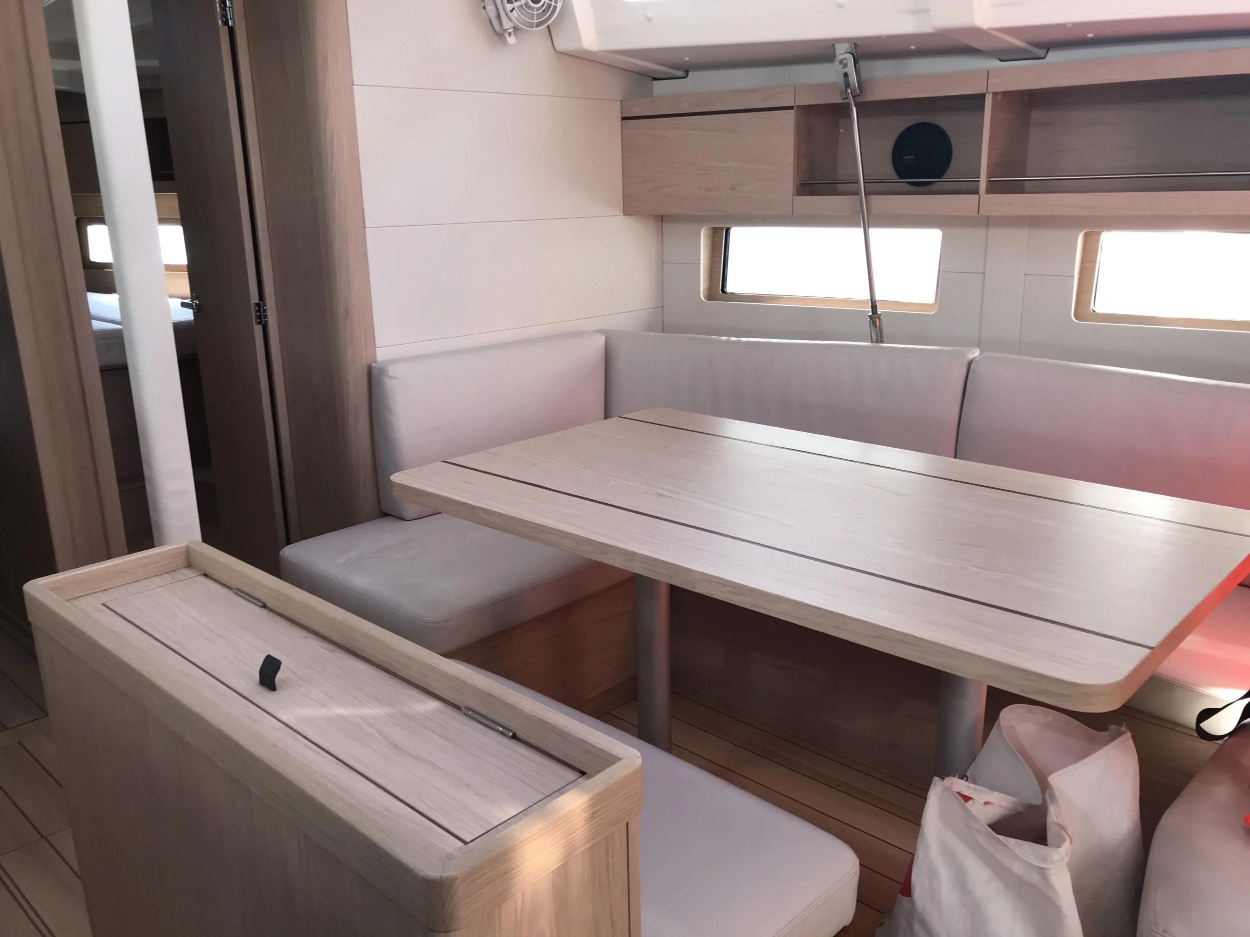 Oceanis 46.1 (4 cab) (Ferro Azzurro) Interior image - 23