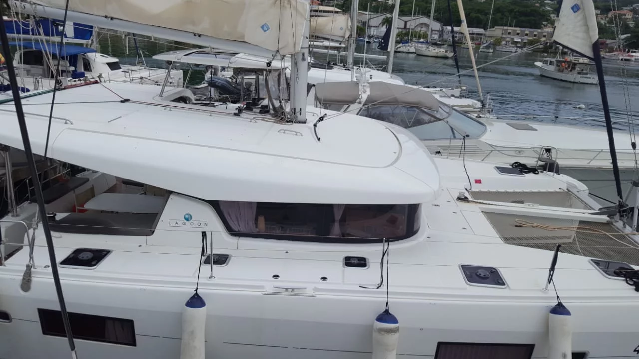 Lagoon 42 (Benetnash II (GND) (, WM, , Inverter))  - 5