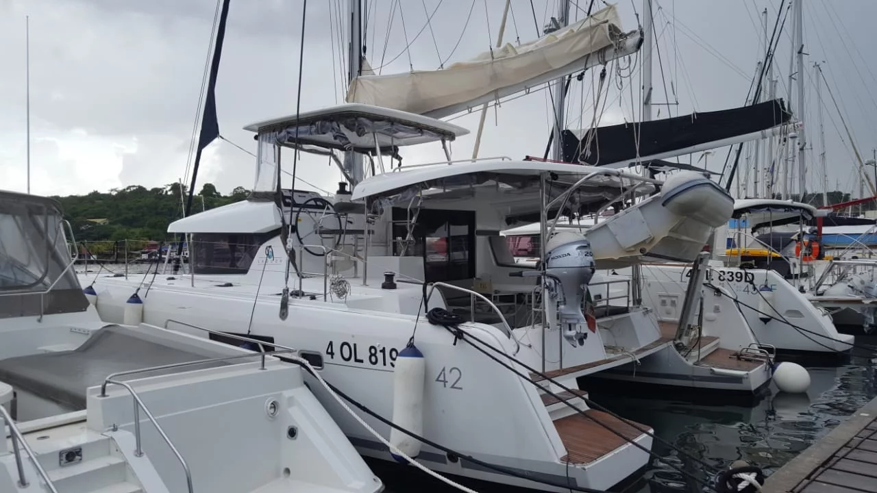 Lagoon 42 (Benetnash II (GND) (, WM, , Inverter))  - 16