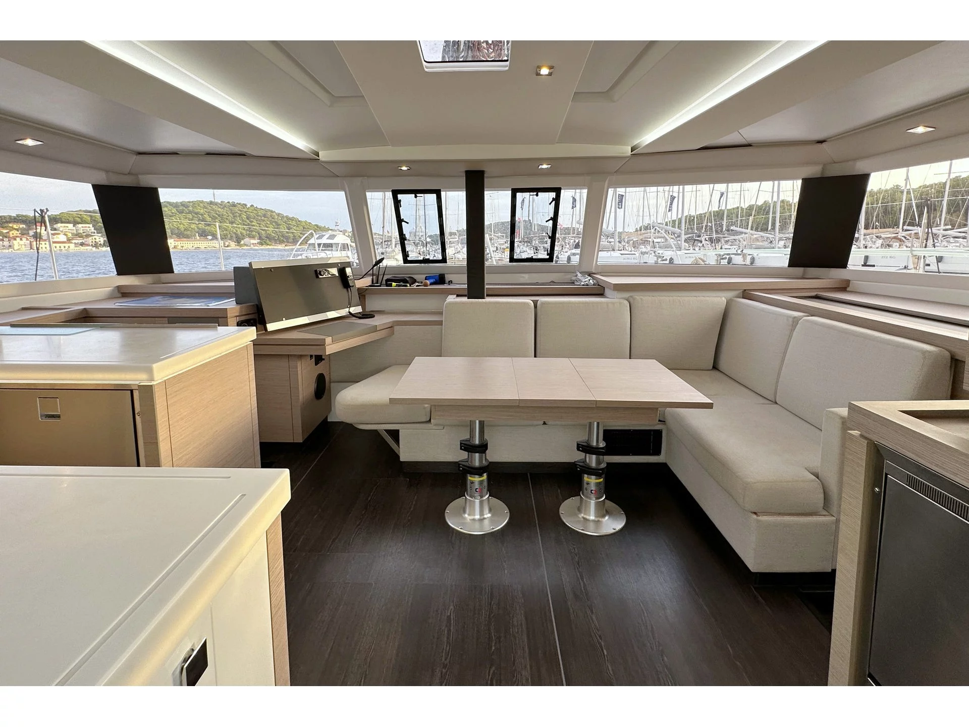 Astréa 42 (Arisa) Interior image - 22
