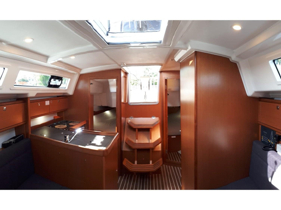 Bavaria 34 Cruiser — photo 4