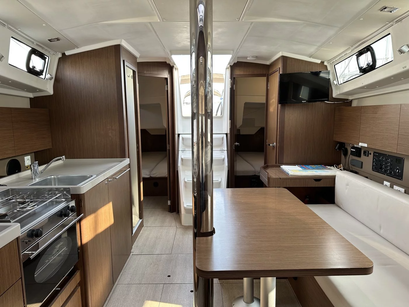 Oceanis 38.1 (Maja)  - 2