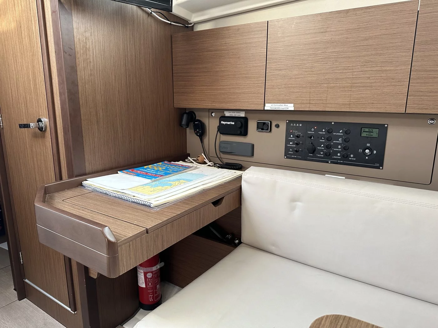 Oceanis 38.1 (Maja)  - 15