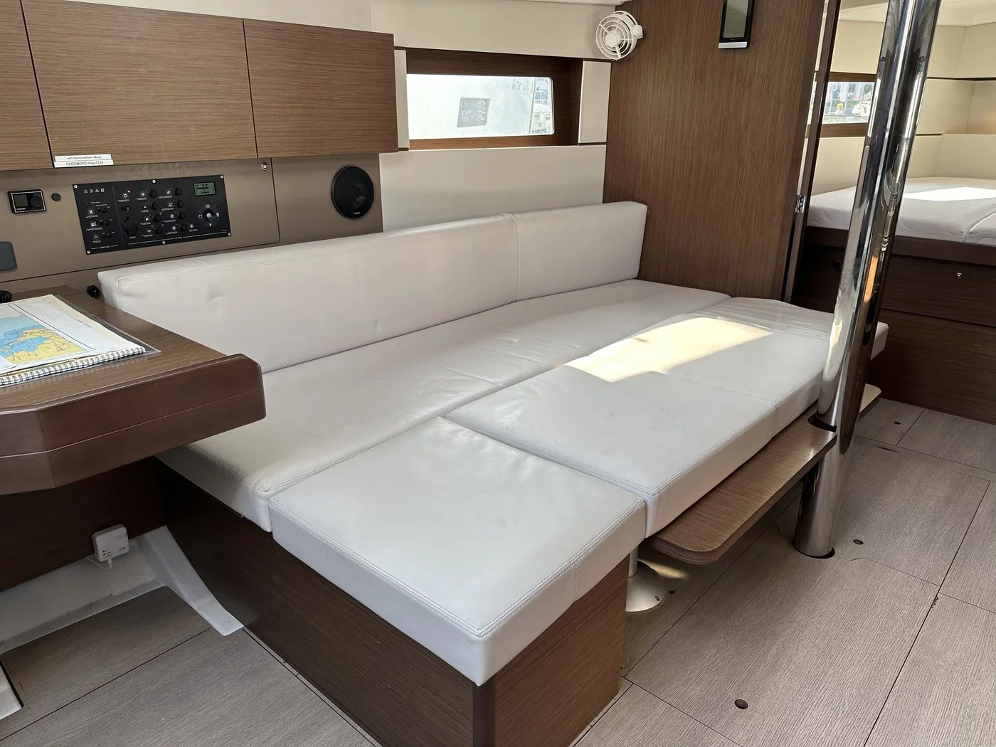 Oceanis 38.1 (Maja)  - 22