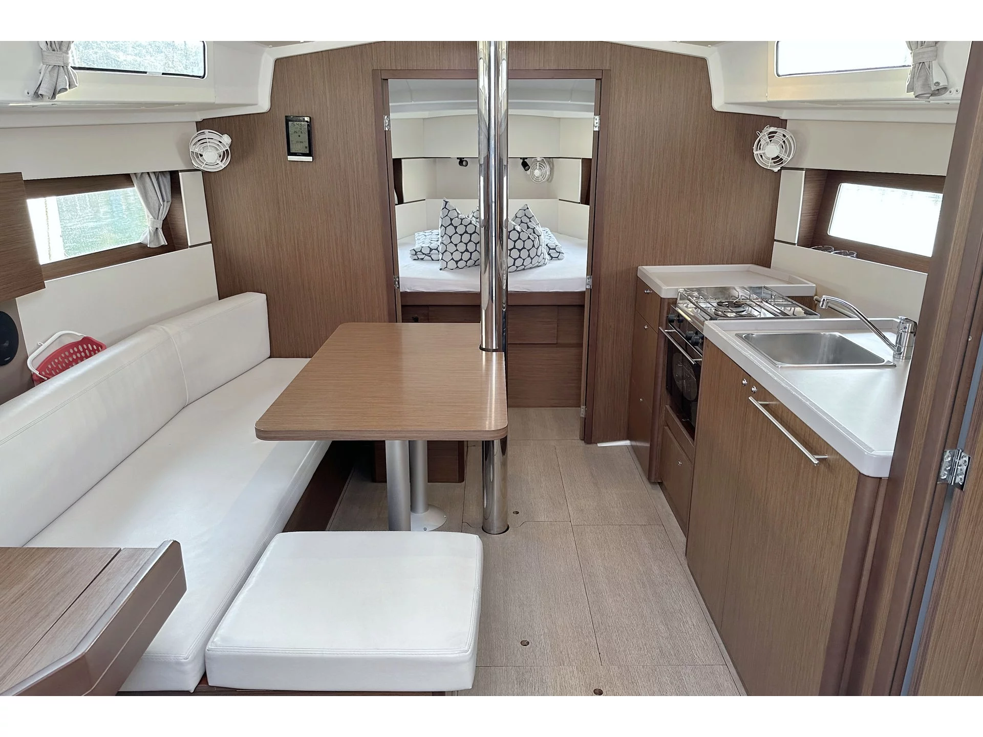 Oceanis 38.1 (Flip) Interior image - 8