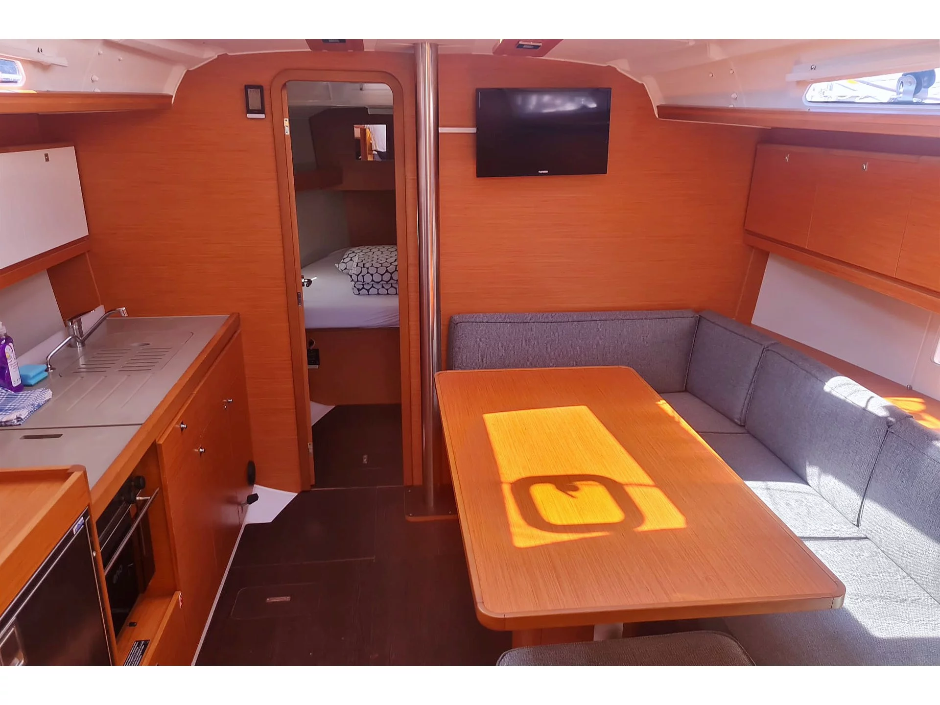 Dufour 390 Grand Large (Elena) Interior image - 10