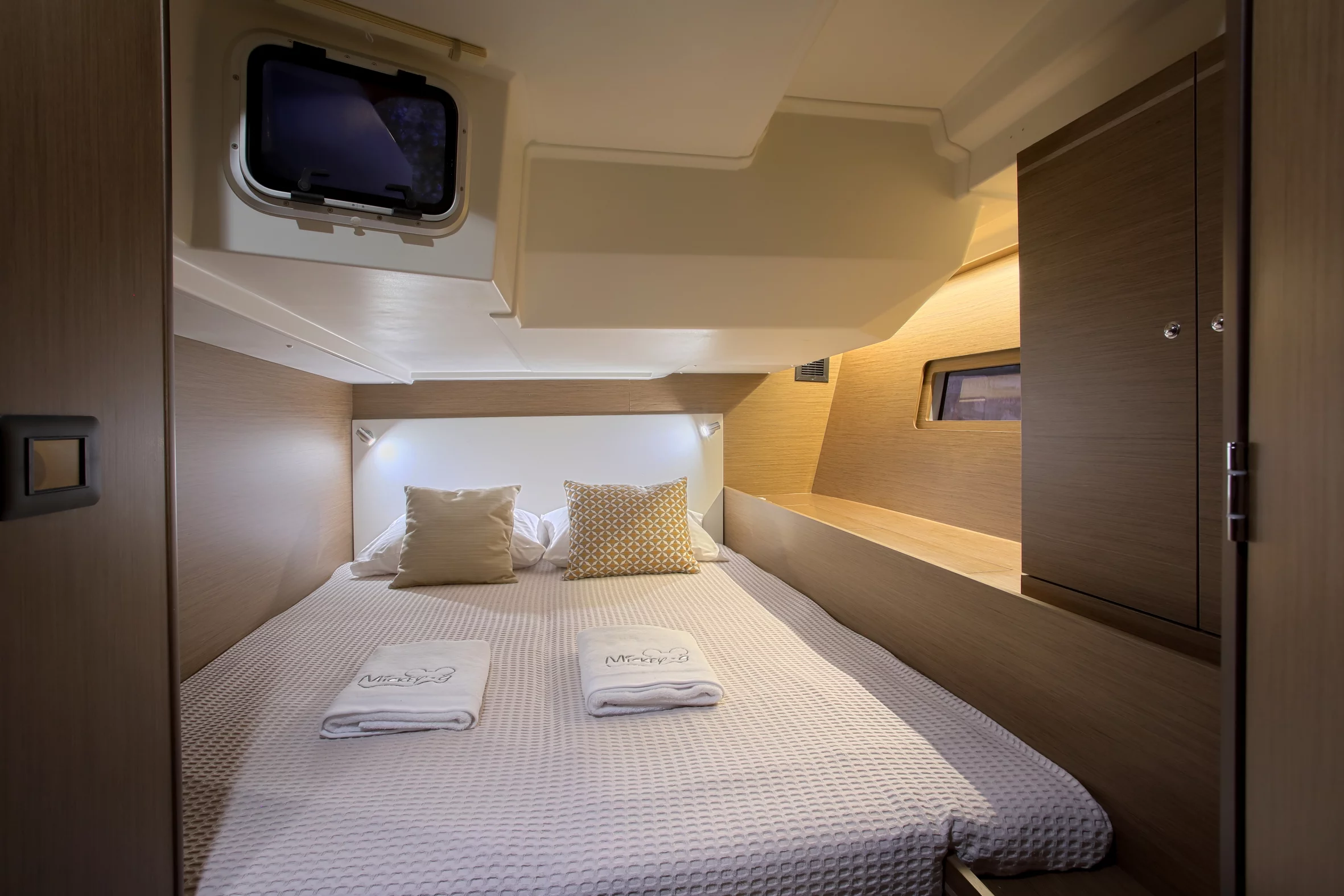 Oceanis 51.1 (Mickey G) Cabin - 3
