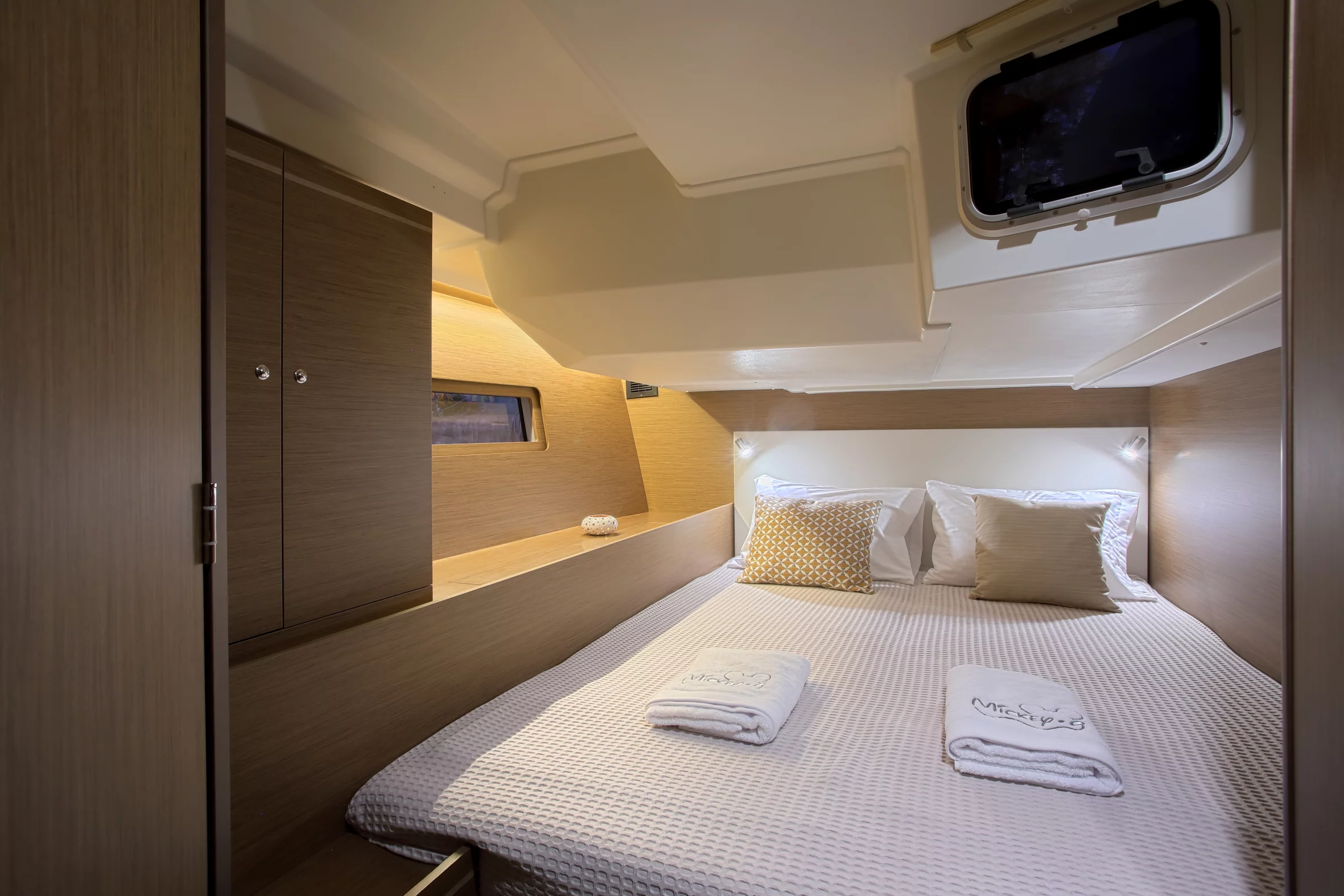 Oceanis 51.1 (Mickey G) Cabin - 4