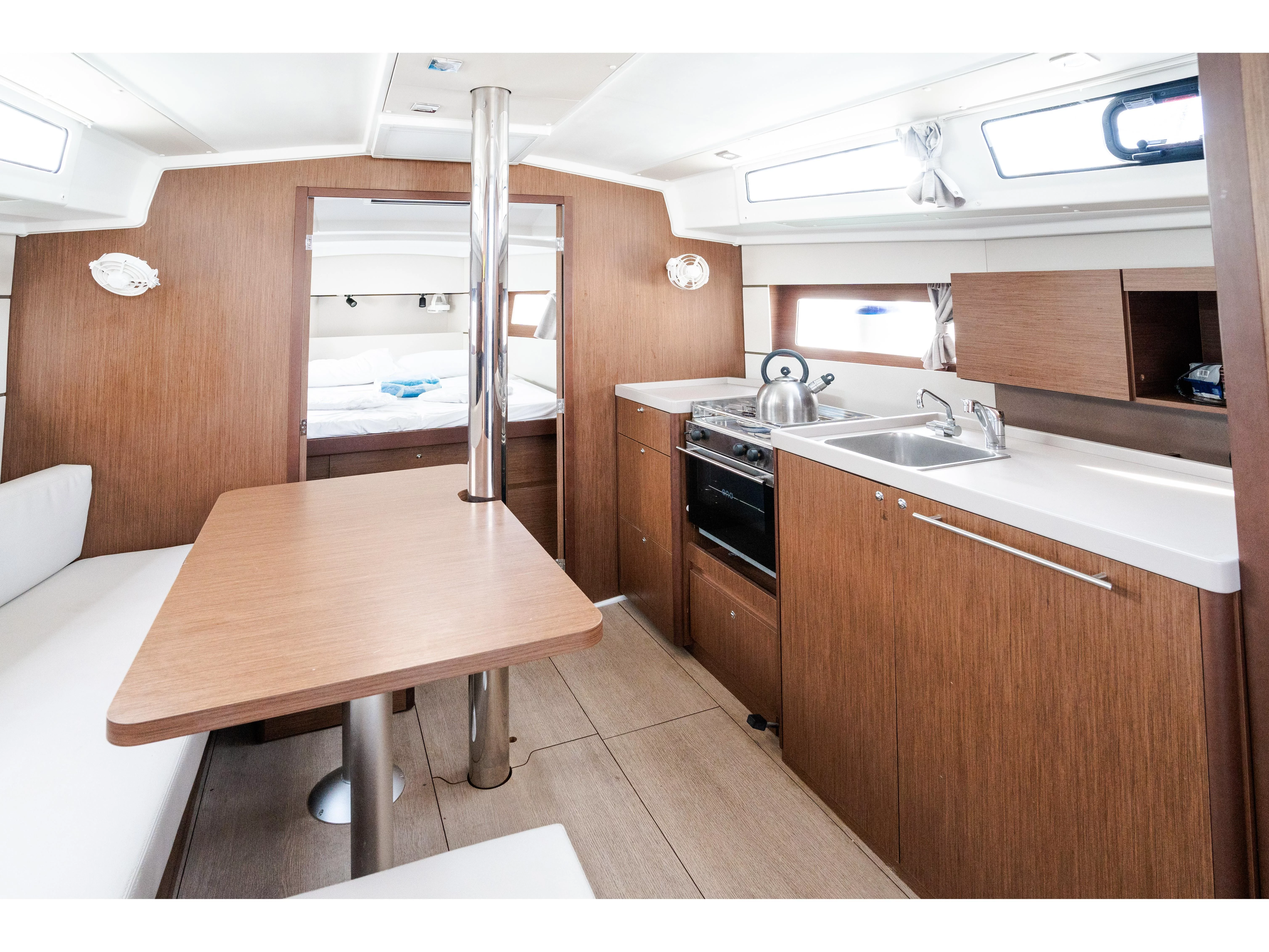 Oceanis 38.1 (Meli - Comfort line) Interior image - 14
