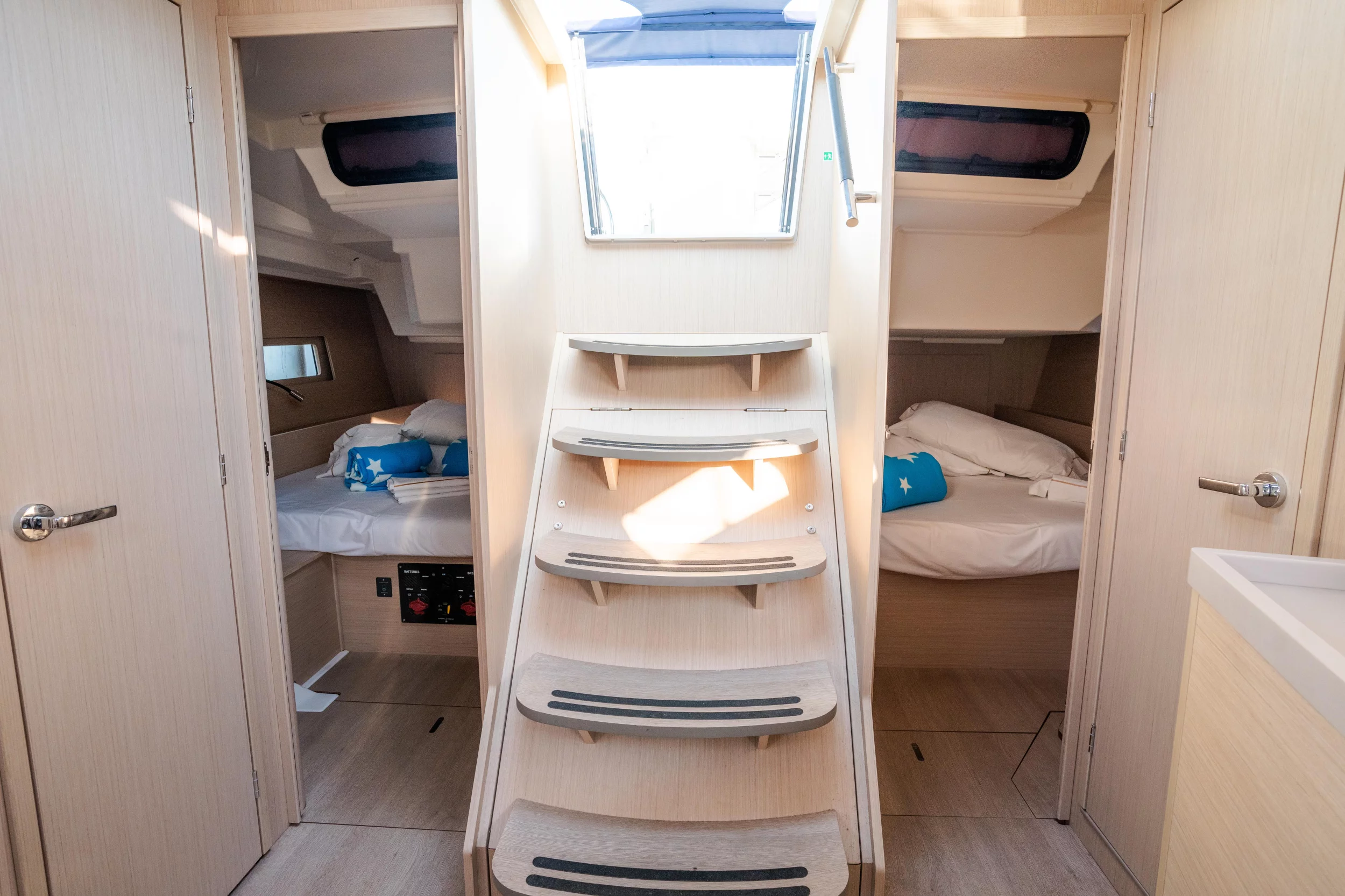 Oceanis 46.1 (bunk cab) (Persefone - Comfort line)  - 9
