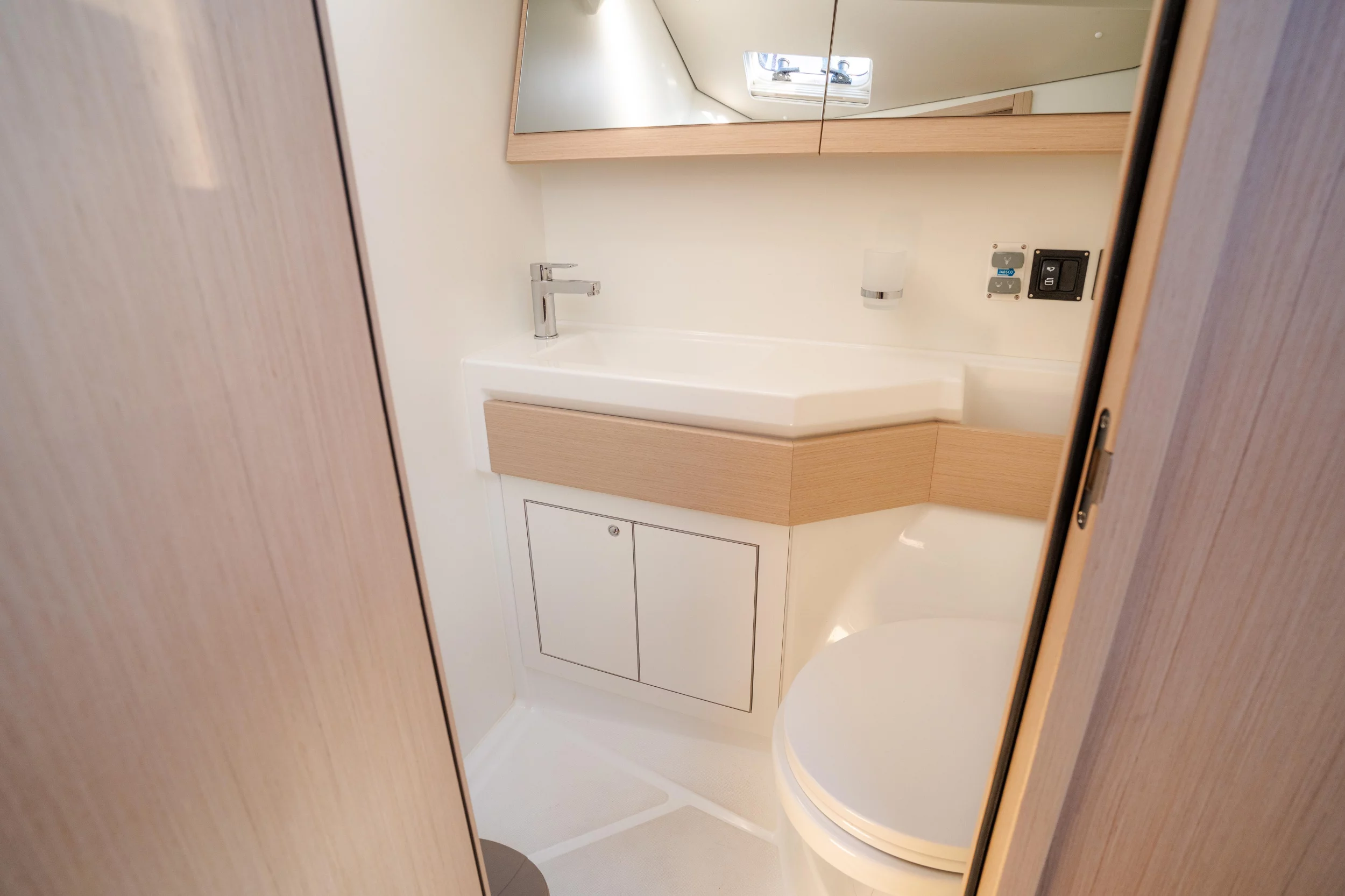 Oceanis 46.1 (bunk cab) (Persefone - Comfort line)  - 16