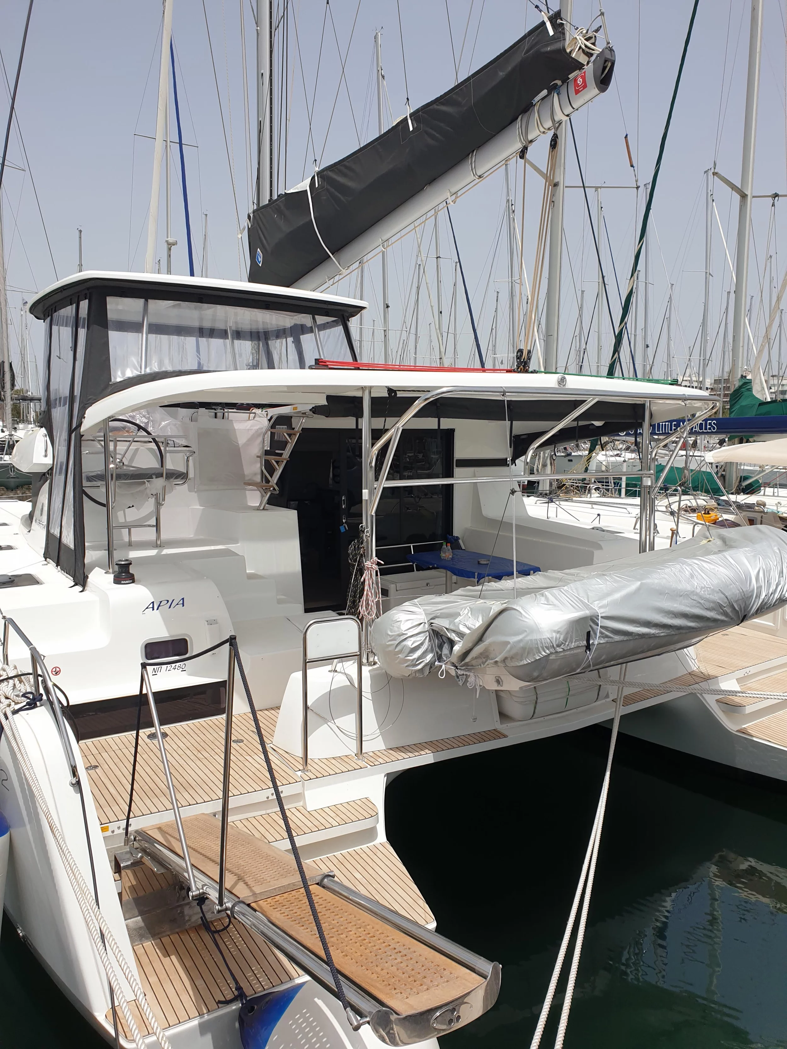 Lagoon 42 (Aria)  - 19