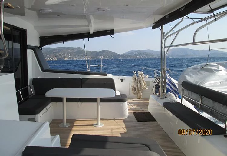 Lagoon 42 (Aria)  - 12
