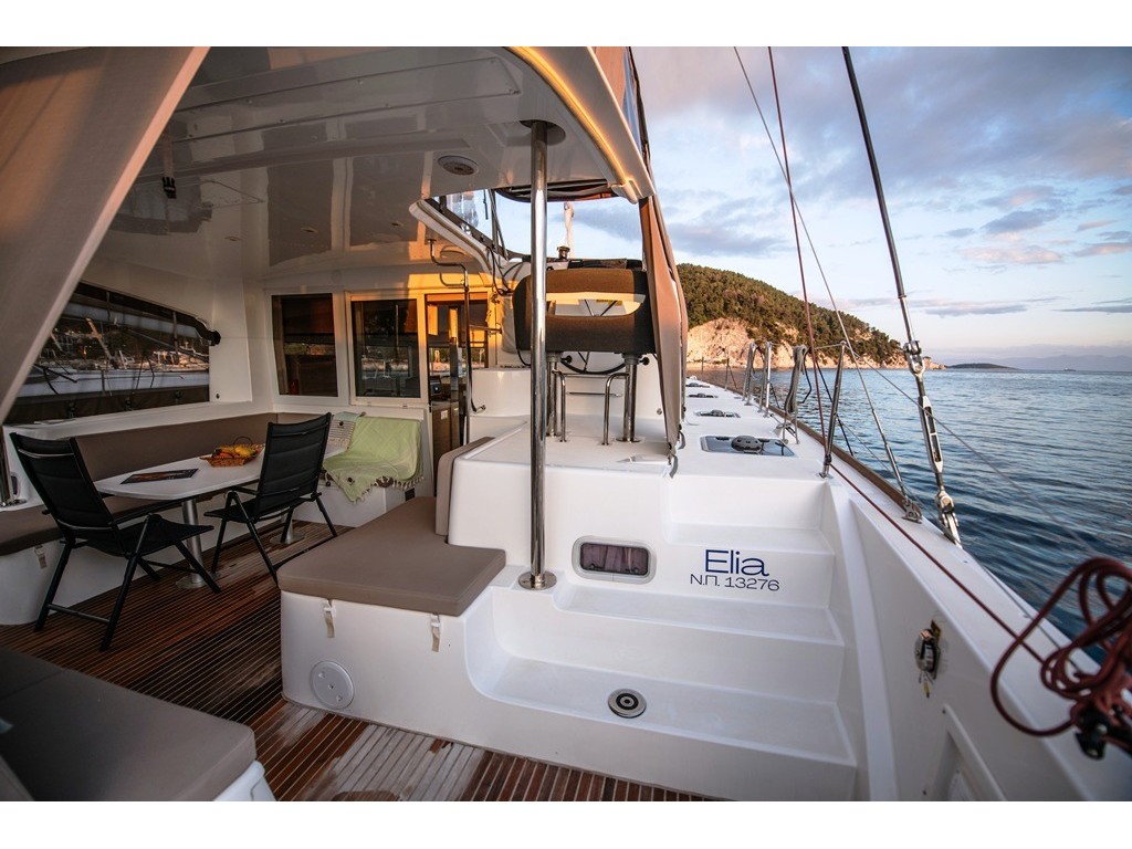 Lagoon 40 — photo 1