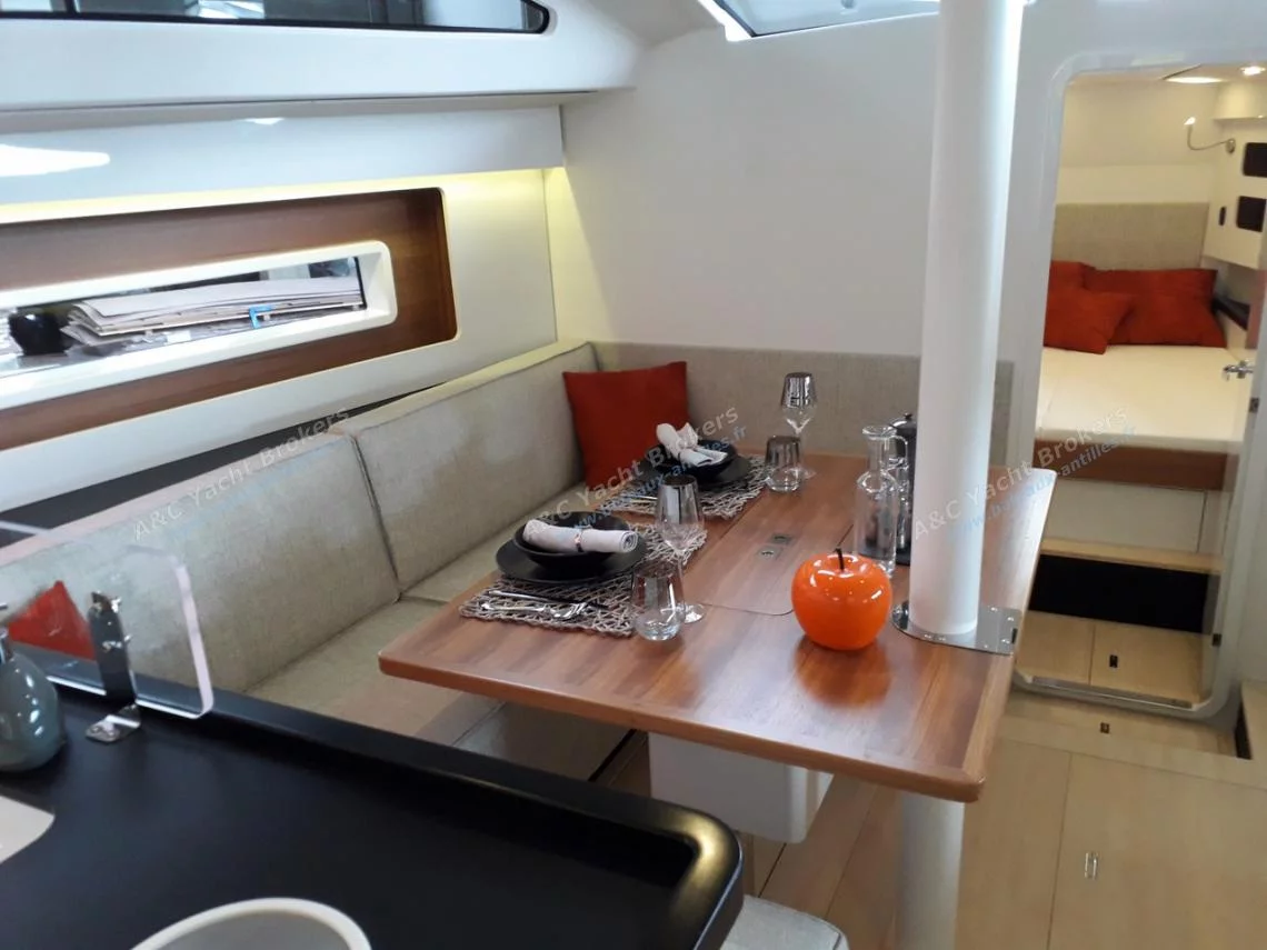 RM 1180 (CARIBBEAN DANDY) Interior image - 1